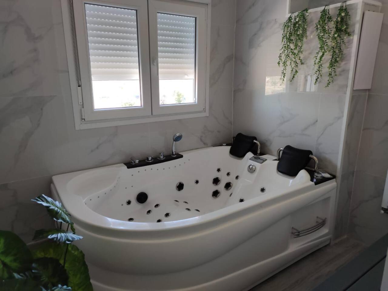 Apartamento Con Jacuzzi El Rincon De Las Delicias Zaragoza Eksteriør billede